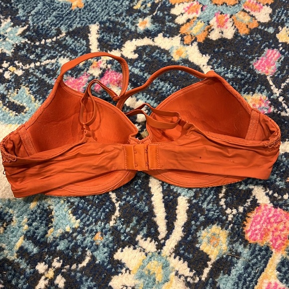 Victoria’s Secret Body by Victoria Lined Demi Bra - Picture 2 of 3